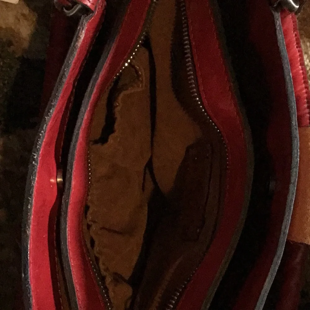 🌹Patricia Nash Red Roses Embossed Leather Bag🌹 - Picture 6 of 9